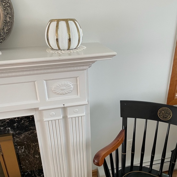 A beautiful textured ceramic flower vase - Picture 6 of 13